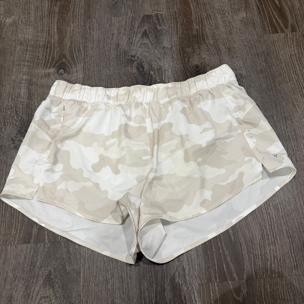 Old Navy Cream Mid-Rise StretchTech Run Shorts